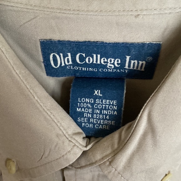 Button down - Picture 3 of 3